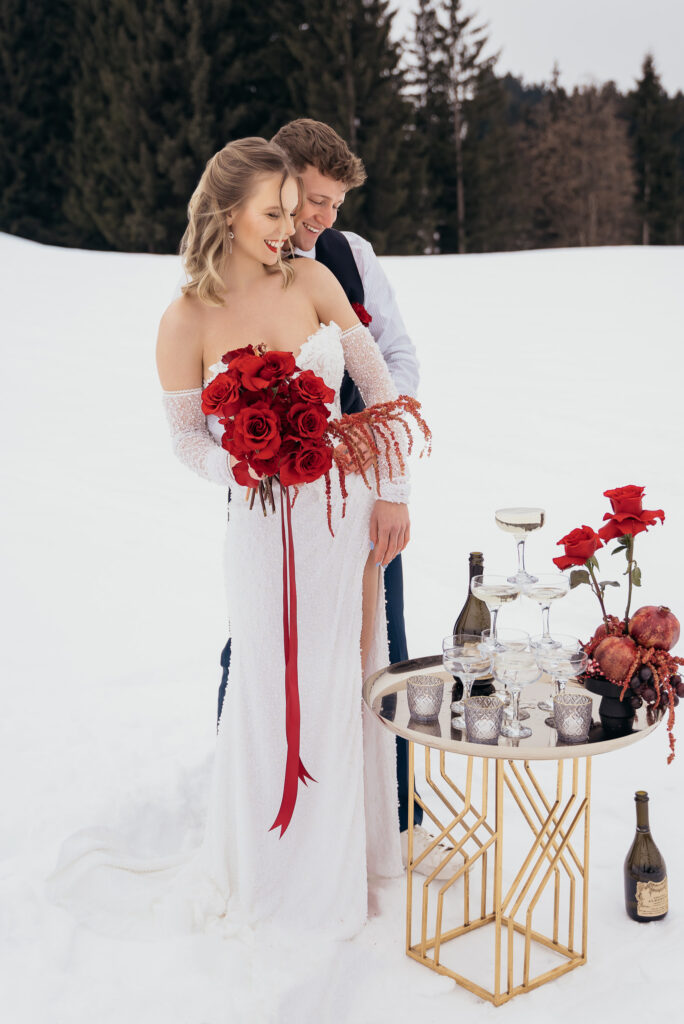 Romantische Berghochzeit Kitzbühel – modern & Intim
Manchmal braucht es nicht viel, nur den richtigen Menschen
Styling Natalia Mayrl Kirchdorf
Fotos Klara Ulmer – Klarafotografie
Atelier Katalin Kufstein, Jewelry Maria Wolf