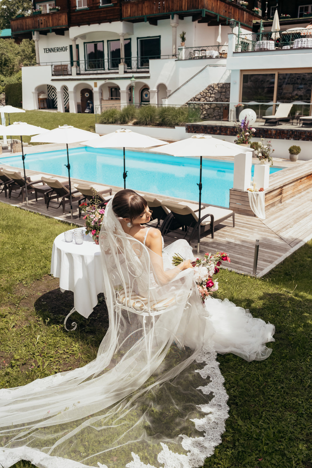 Exclusive wedding floristry in Kitzbühel, Salzburg and Tyrol – individually designed with seasonal flowers, including blooms from my own garden.